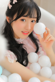 双手用力抓住她的双乳会痛吗